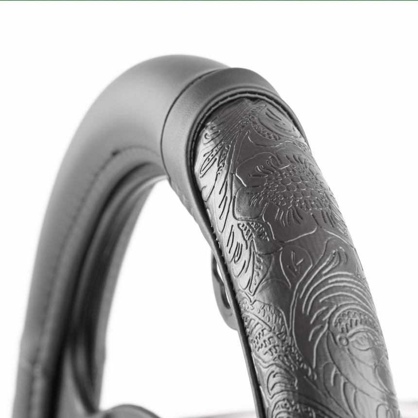 Оплётка руля AUTOPROFI из экокожи AP-1962 GY (M)