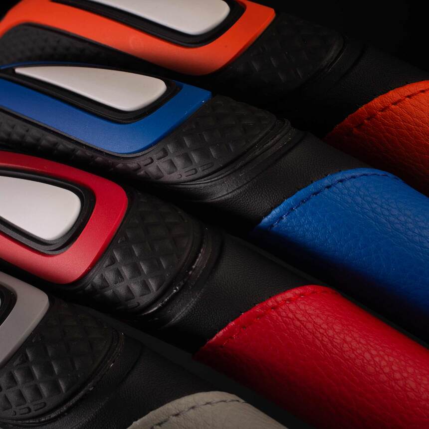 Кожаная оплётка на руль Car Performance с 3D вставками CP-2052 BK/BL (M)