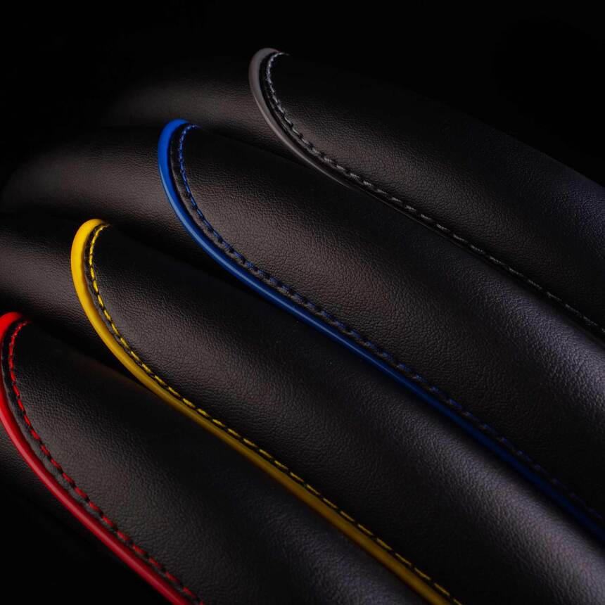 Кожаная оплётка на руль Car Performance,  CP-2030 BK/RD (M)