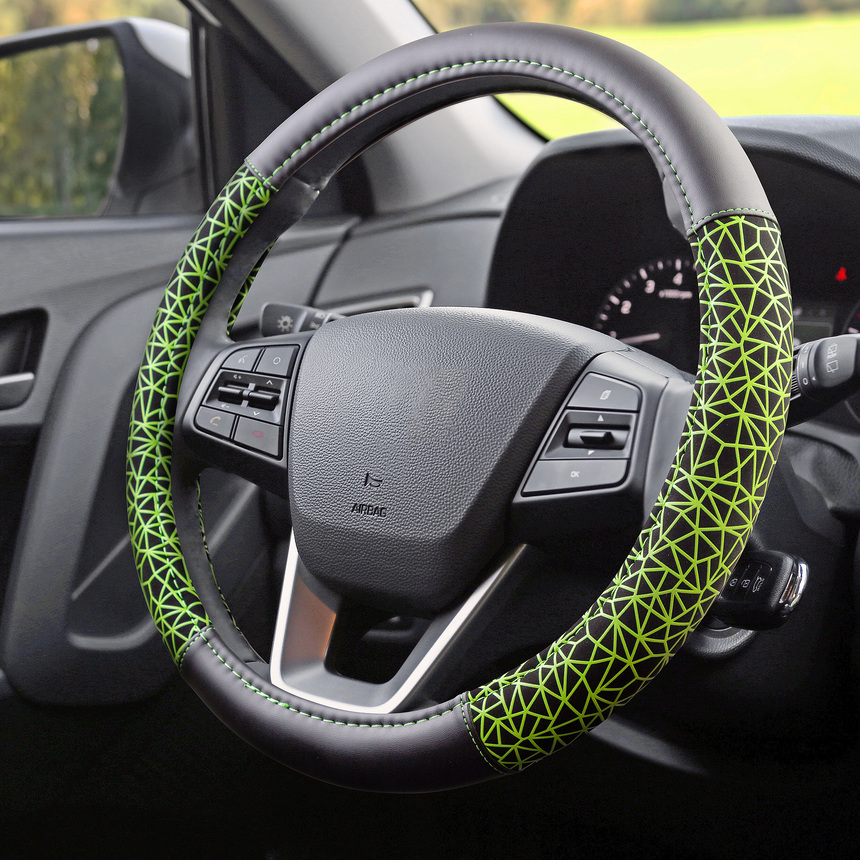 Оплётка руля AUTOPROFI из экокожи AP-1945 BK/GREEN (M)