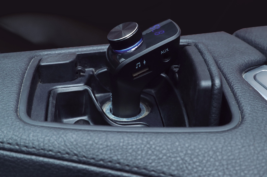 Автомобильное зарядное устройство и FM трансмиттер KODAK для телефона/планшета, USB, AUX, U-disk, Quick Charge 3.0. UC111 Автомобильное зарядное устройство и FM трансмиттер KODAK для телефона/планшета, USB, AUX, U-disk, Quick Charge 3.0. UC111