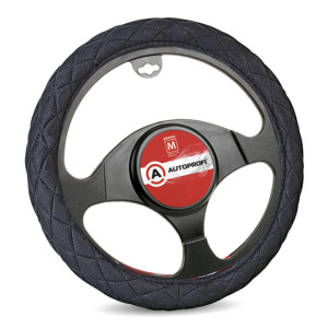 Спонжевая оплетка руля AUTOPROFI SP-9020 BK (L) Спонжевая оплетка руля AUTOPROFI SP-9020 BK (L)