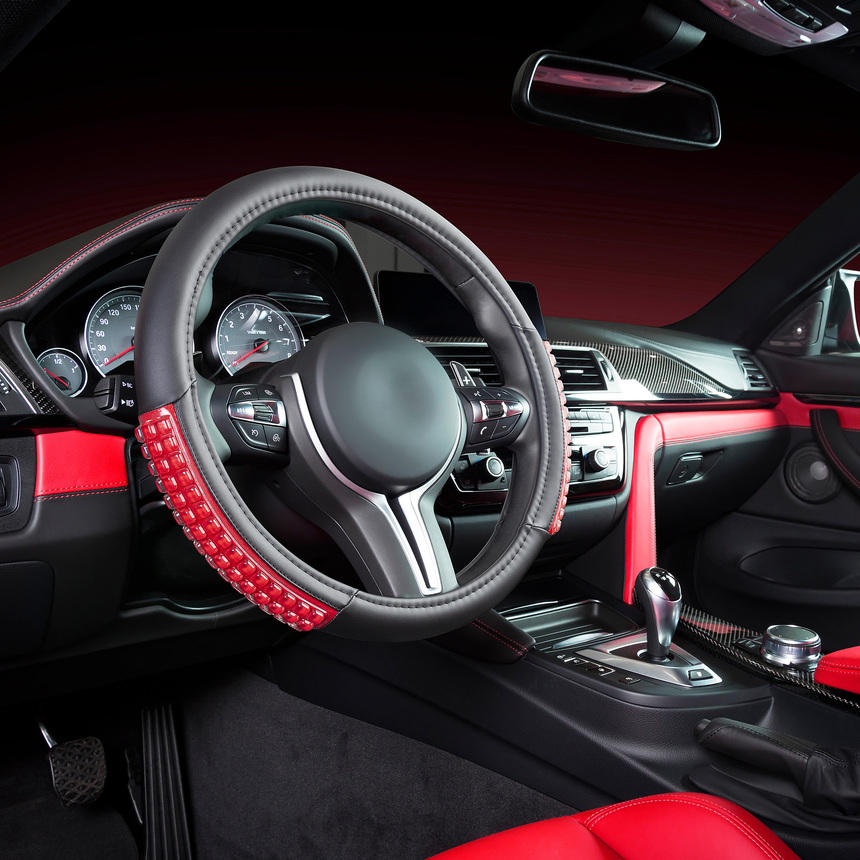 Оплётка руля AUTOPROFI из экокожи AP-1947 BK/RD (M)