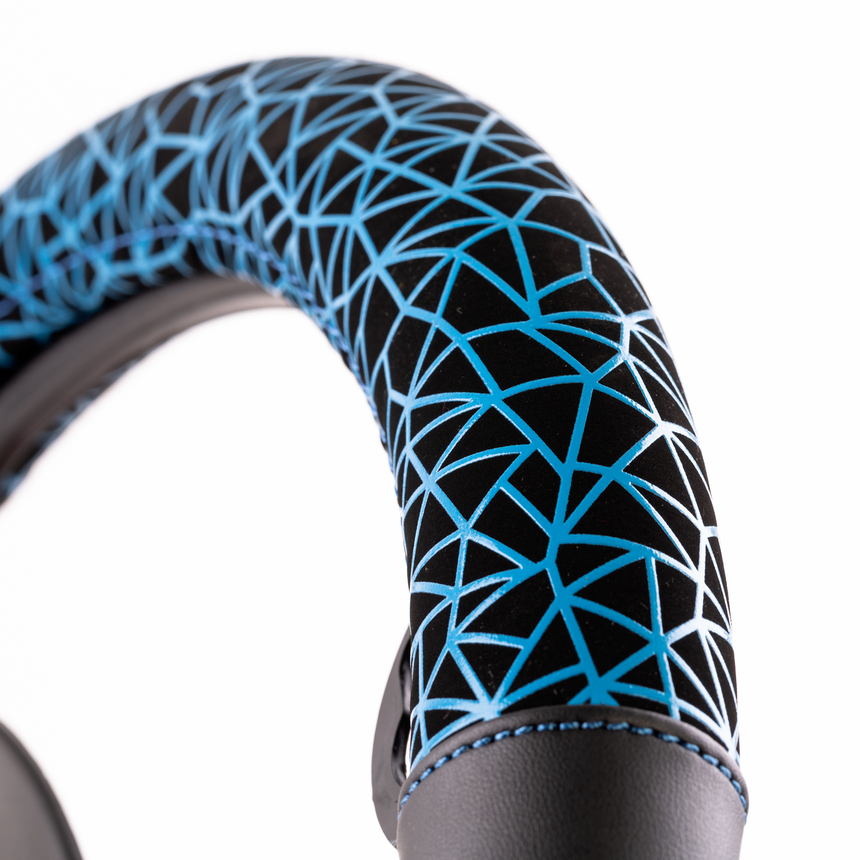 Оплётка руля AUTOPROFI из экокожи AP-1945 BK/BL (M)