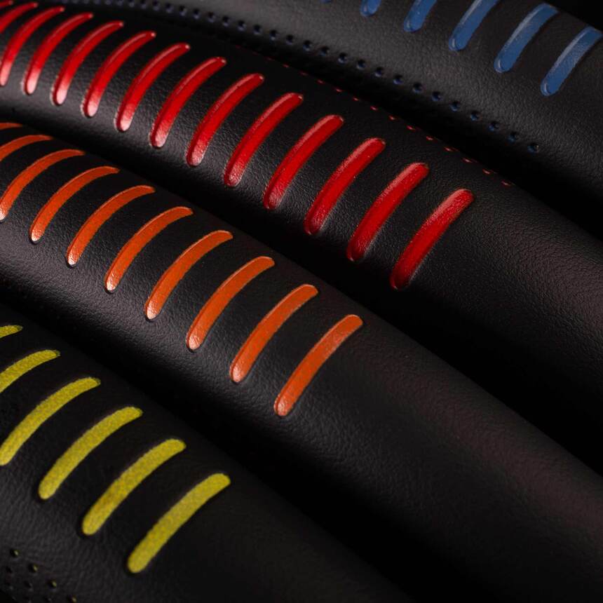 Кожаная оплётка на руль Car Performance с контрастным рисунком CP-2033 BK/BL (L)