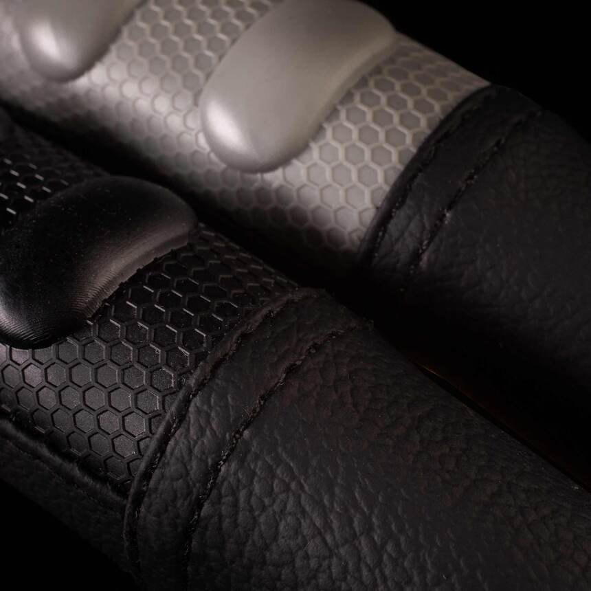 Кожаная оплётка на руль Car Performance с объёмными вставками CP-2040 BK/GY (XXL)