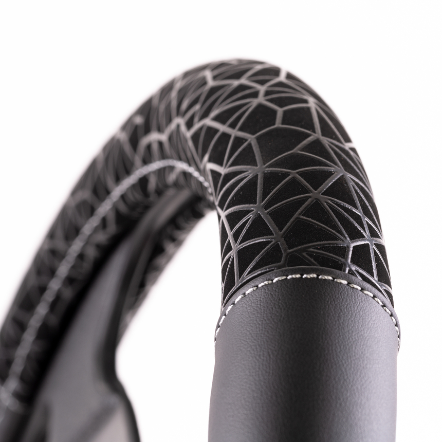 Оплётка руля AUTOPROFI из экокожи AP-1945 BK/BK (M)