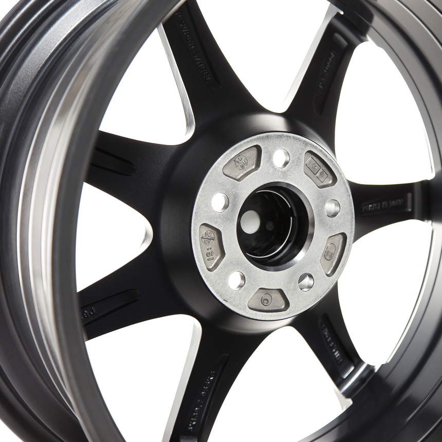 COSMIS  MR-7 18x9,0 5x112 ET25 Gunmetal