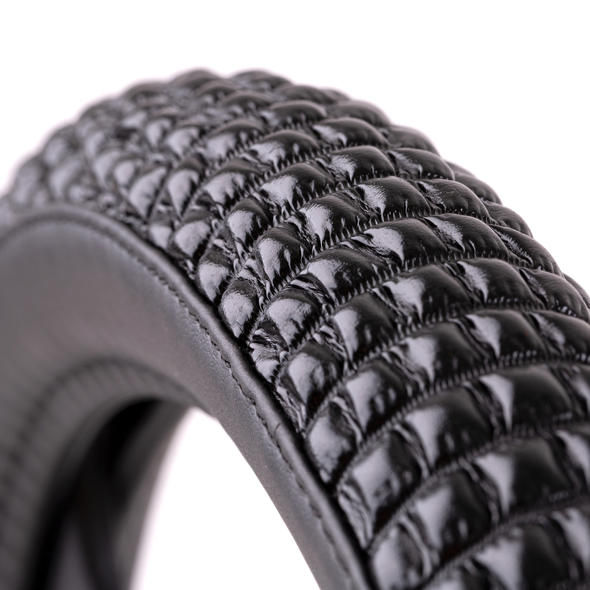 Оплётка руля AUTOPROFI из экокожи AP-1932 GY (M)