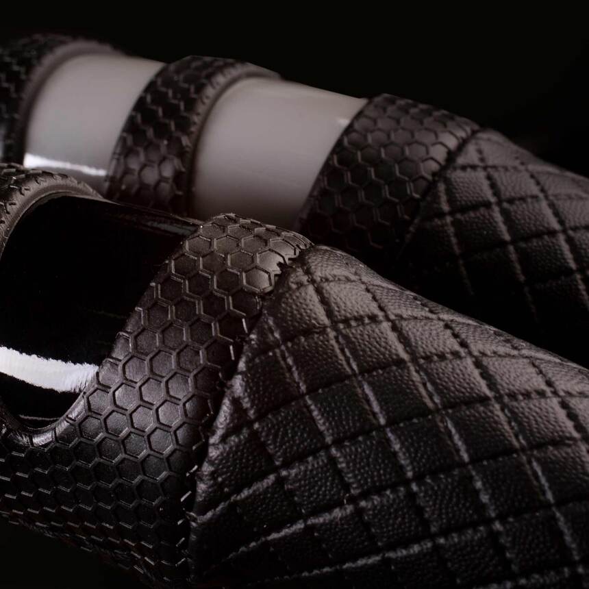 Кожаная оплётка на руль Car Performance со вставками CP-2070 BK/GY (M)