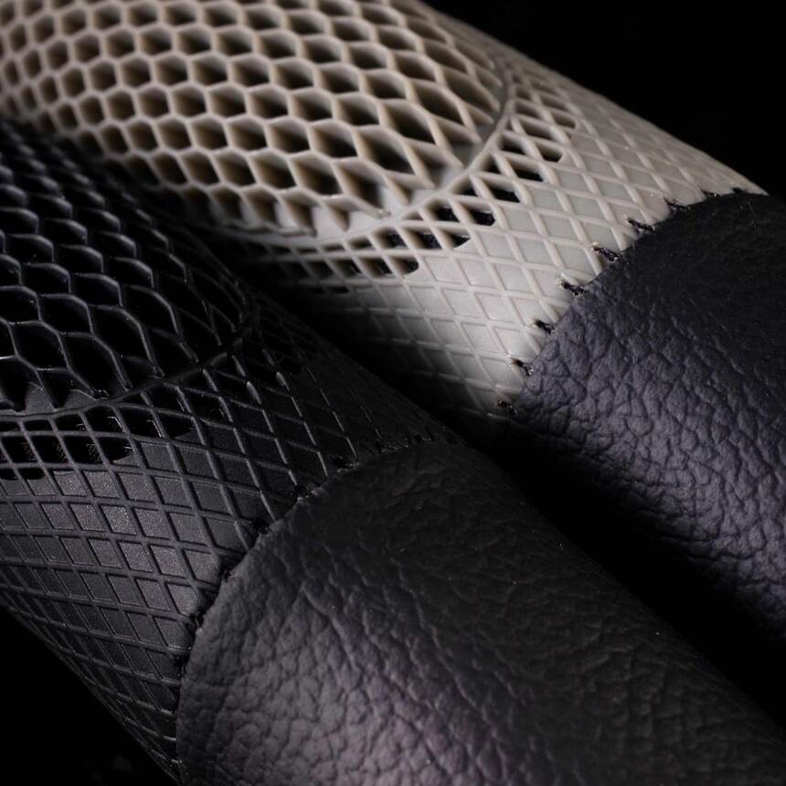 Кожаная оплётка на руль Car Performance с цветными вставками CP-2042 BK/GY (M) Кожаная оплётка на руль Car Performance с цветными вставками CP-2042 BK/GY (M)